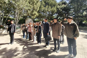 缅怀先烈铸忠诚，守护国安续华章——现代产业学院20253203党支部与核科学与技术学院2025级1704 党支部赴八宝山革命公墓联合开展主题党日活动